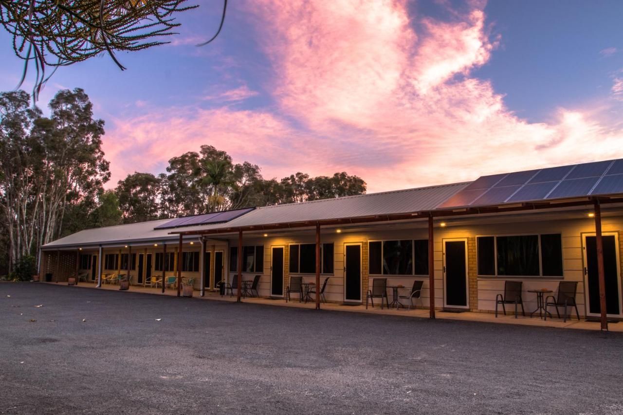 Tin Can Bay Motel Exterior photo