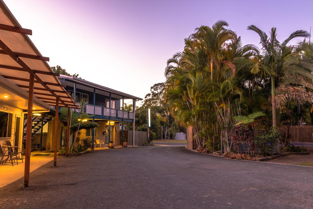 Tin Can Bay Motel Exterior photo