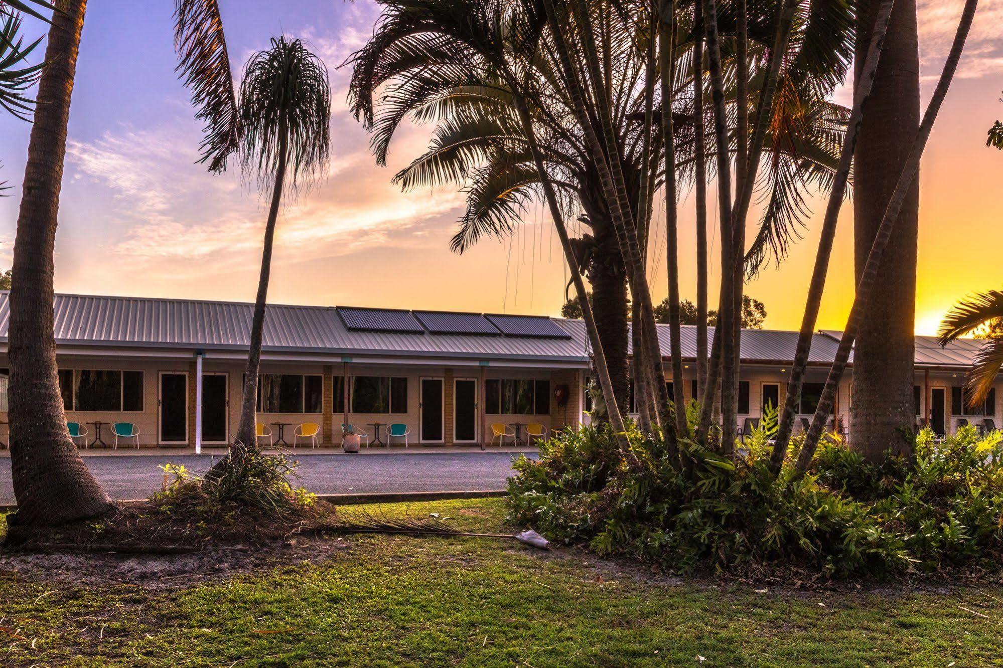 Tin Can Bay Motel Exterior photo