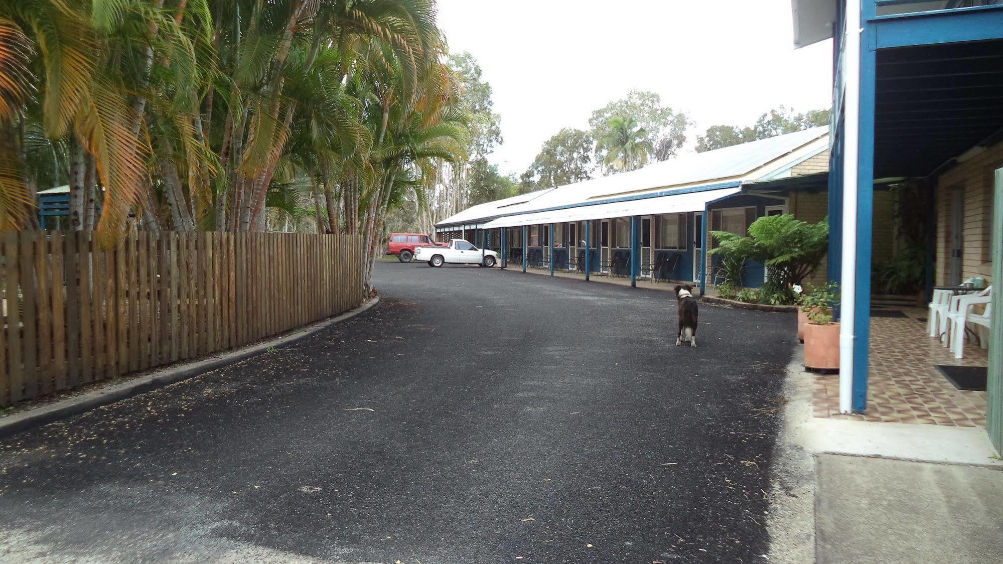 Tin Can Bay Motel Exterior photo