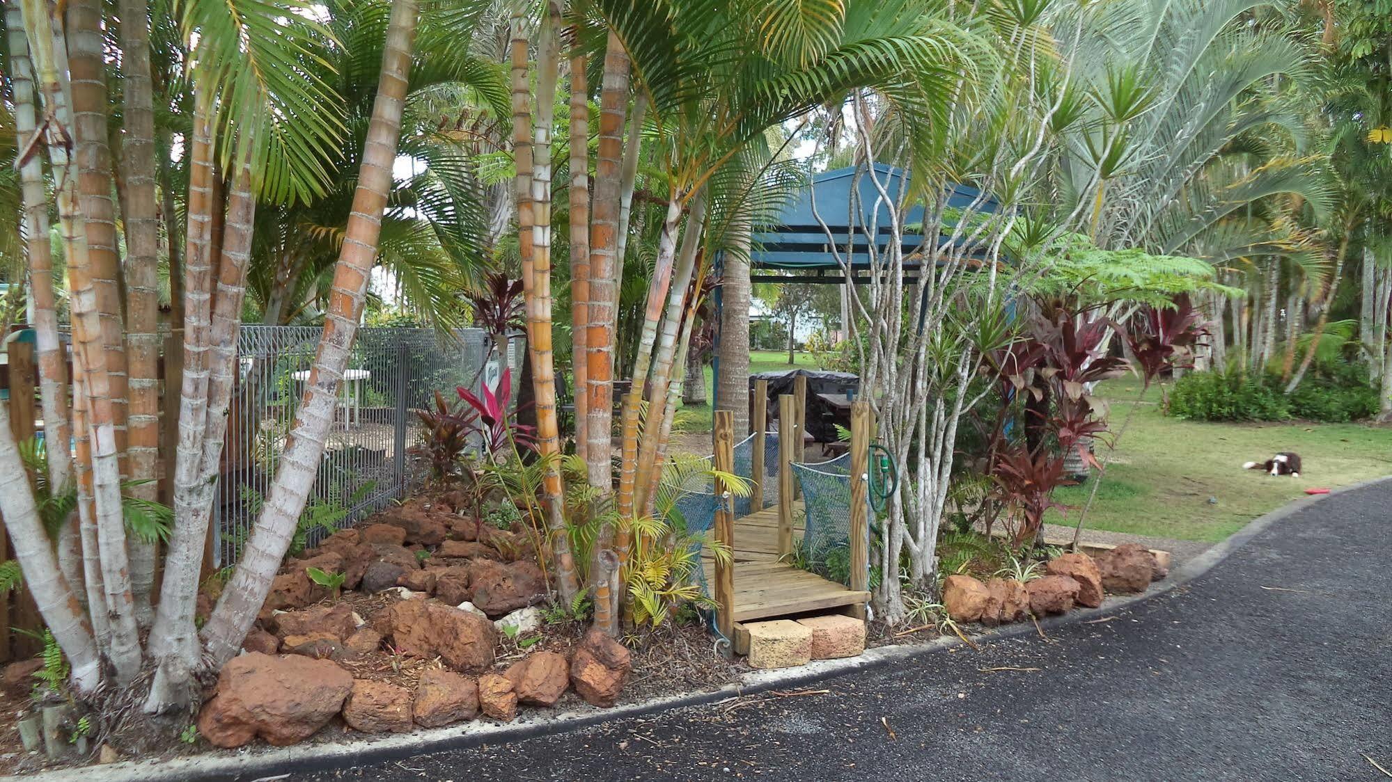 Tin Can Bay Motel Exterior photo