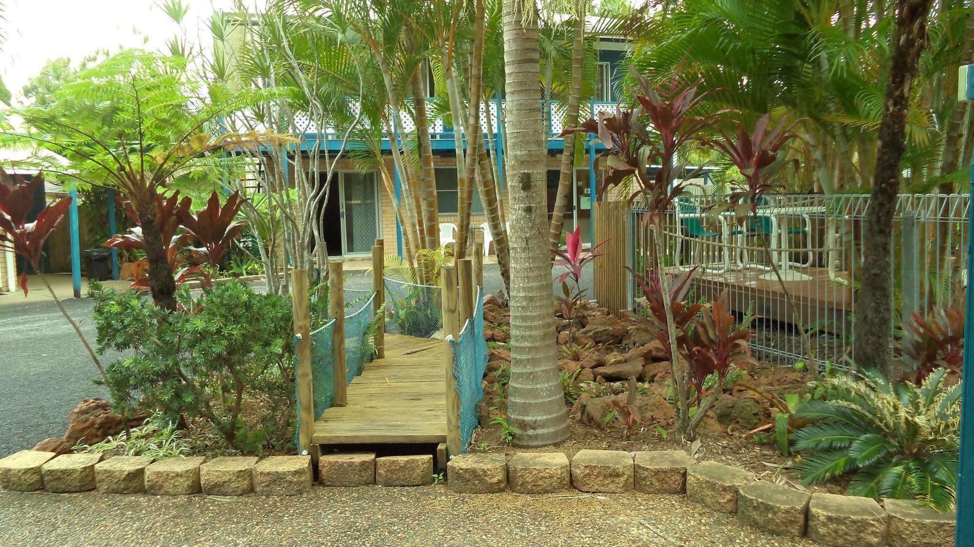 Tin Can Bay Motel Exterior photo